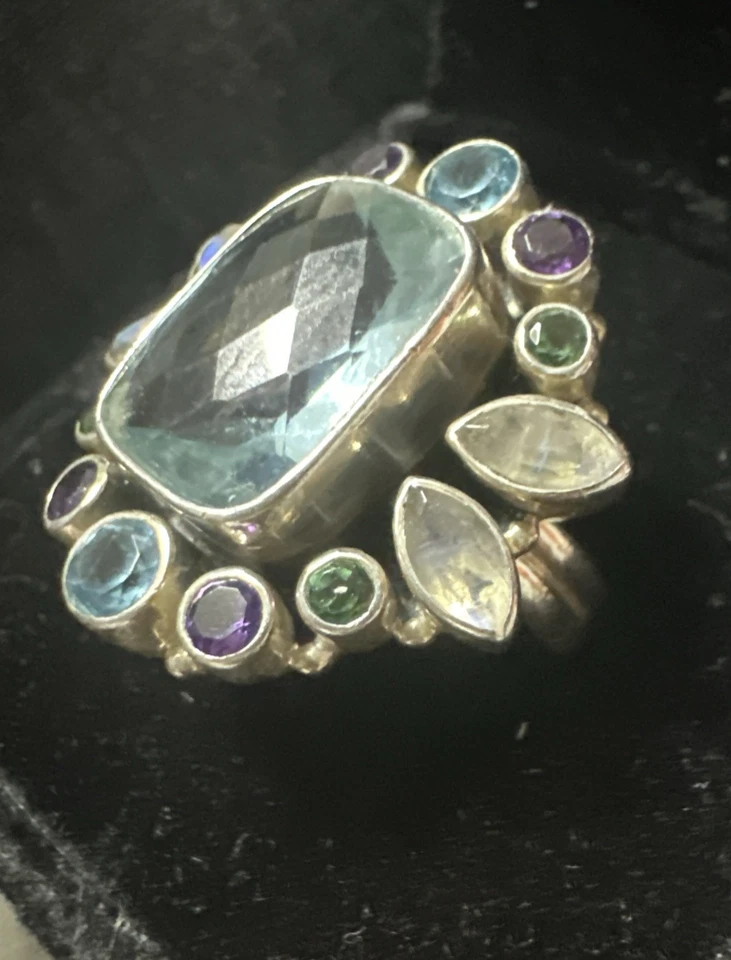 Anillo de plata de ley con múltiples piedras preciosas Foto 3 de 4