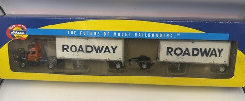 Camión Athearn RTR HO escala 93137 Roadway Mack R y 2 remolques nuevo en caja | Condition: New