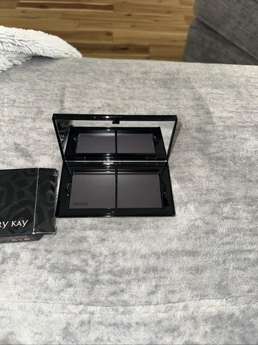 Mary Kay Compact Perfect Palette Limited Edition #107064 Unfilled New in Box - Picture 2 of 2