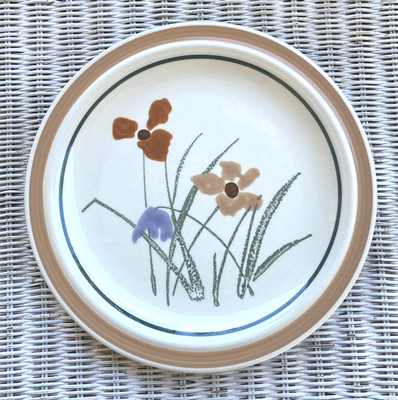 SET of 2 DINNER PLATES 1970's Inter-national DOODLES Floral Stoneware Japan PAIR