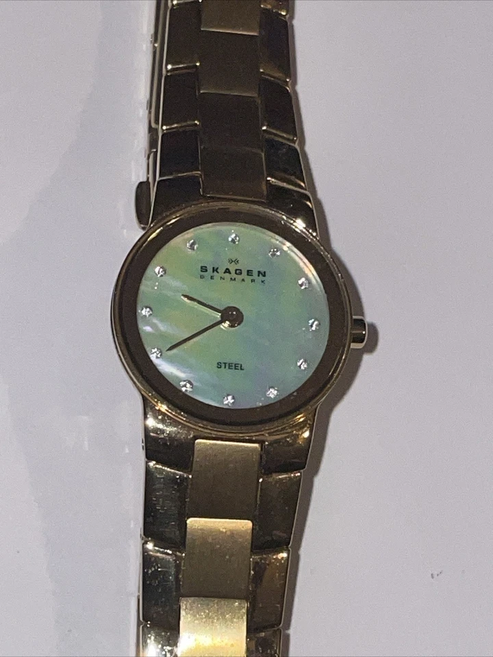 Reloj Skagen Oro Vintage Necesita Batería Muy Bonito Reloj Foto 3 de 4