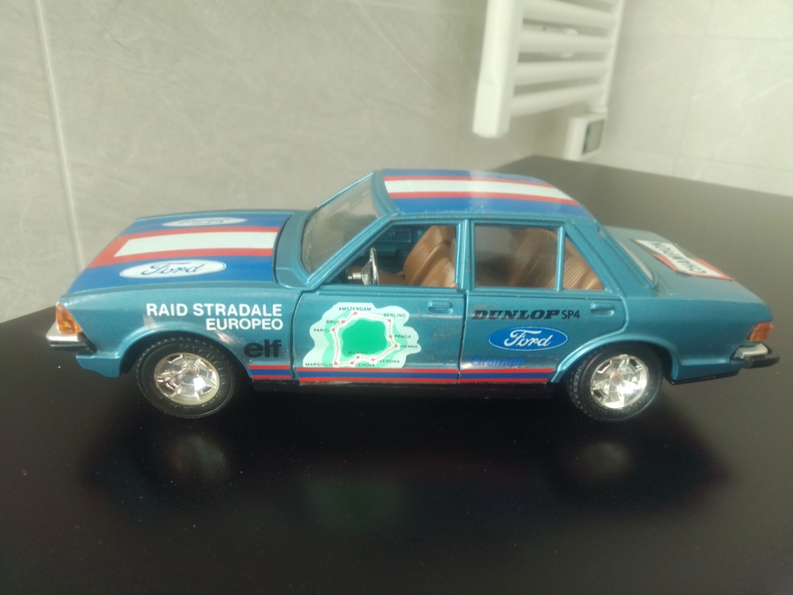 Foto 1 di 8