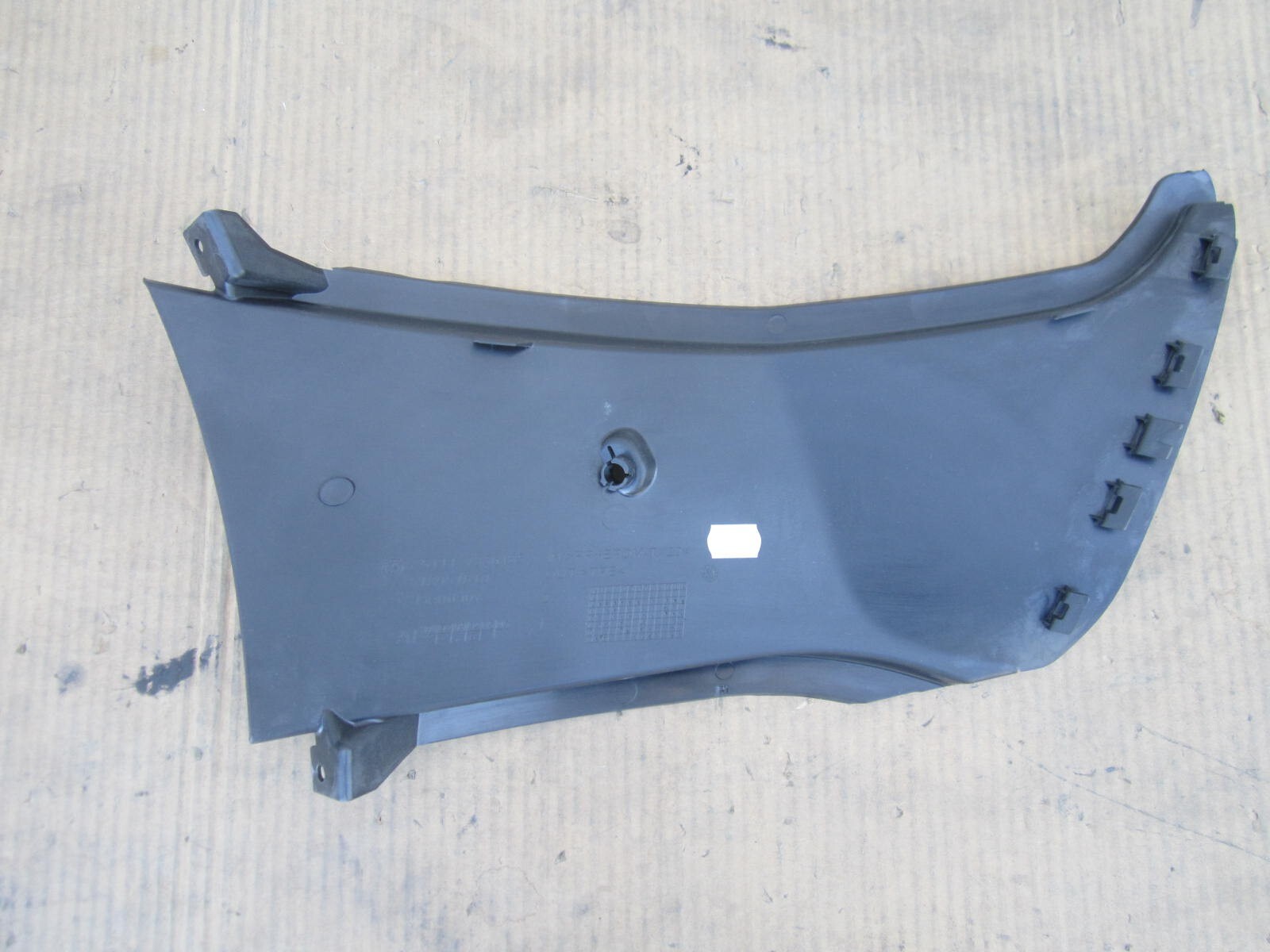 os21019 BMW i8 BASE 2014 2015 2016 2017 Front LH Air Duct Lower OEM