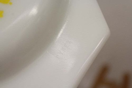 Vtg Pyrex Oval Casserole Dish 2.5 Qt. w/ Lid Yellow Daisy Pattern #045 Sunflower - Picture 13 of 21