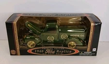 1940 Ford Quaker State Motor Oil Tanker Truck 1:18 Die Cast Golden Wheel MIB
