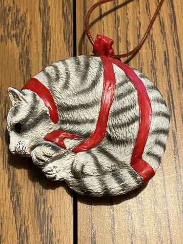 vintage Tabby Kitty Cat wrapped in red ribbon christmas ornament - Picture 3 of 3