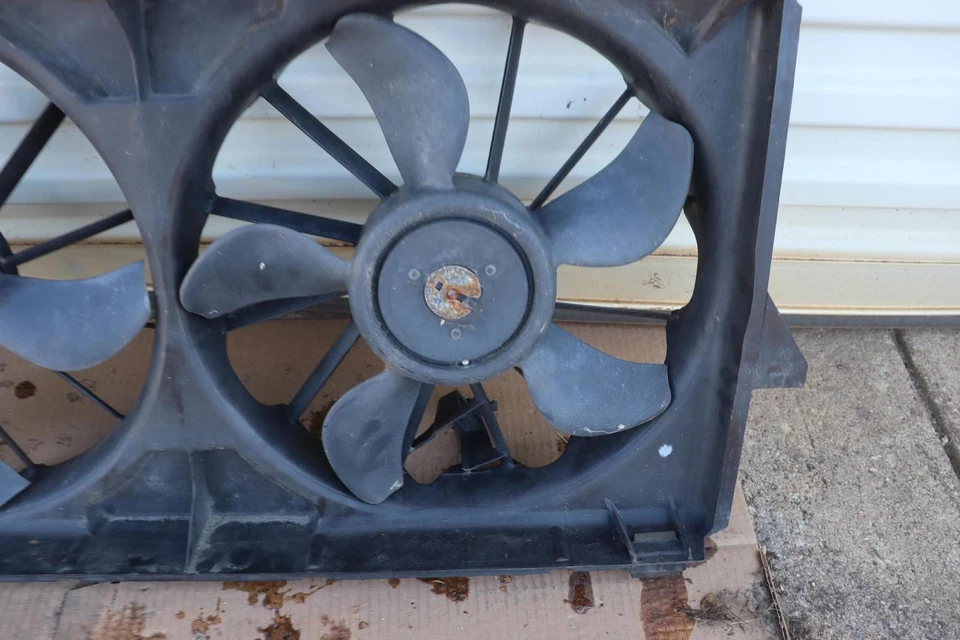 2007-2013 CHEVY SILVERADO 1500 RADIATOR COOLING FAN MOTOR SHROUD 500WATT OEM - Image 3 of 4