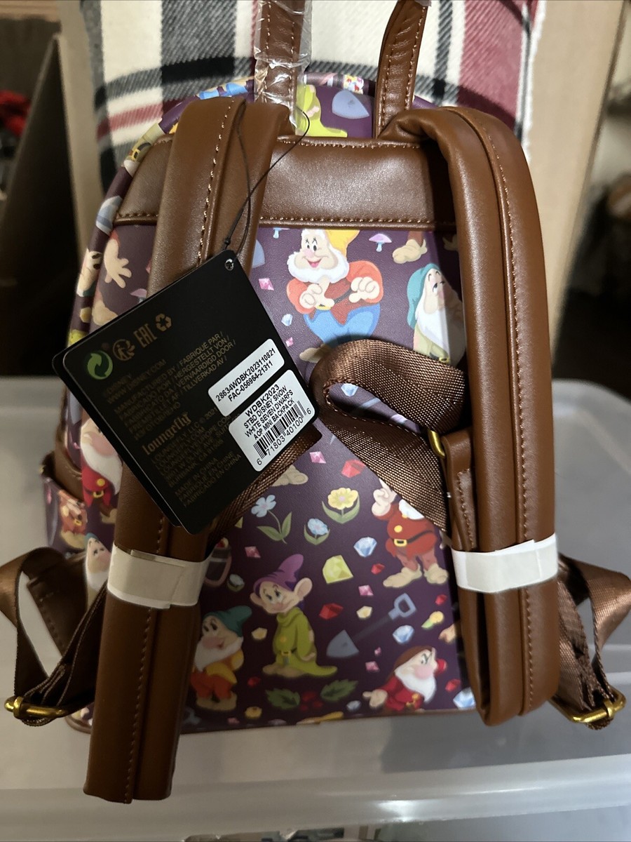 Disney Snow White And The Seven Dwarfs Chibi Art Mini Backpack Disney Snow White ITA Mini Backpack with Dopey Pin - Walmart.com main image 3