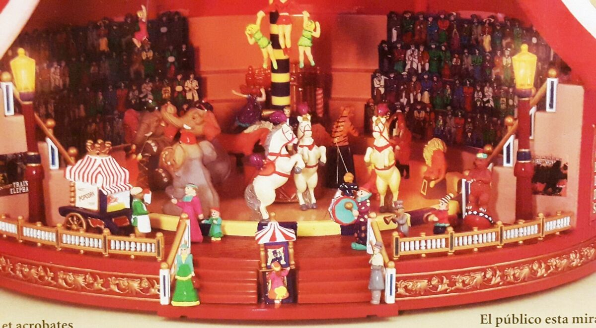 Mr. Christmas Gold Label Worlds Fair Big Top Circus Tent Mr. Christmas Gold Label Worlds Fair Big Top Circus Tent