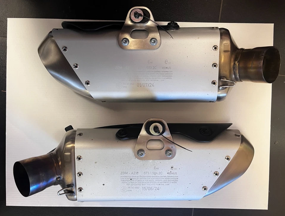 Escape original DUCATI / silenciador derecho e izquierdo para Hypermotard 698 - Imagen 2 de 2