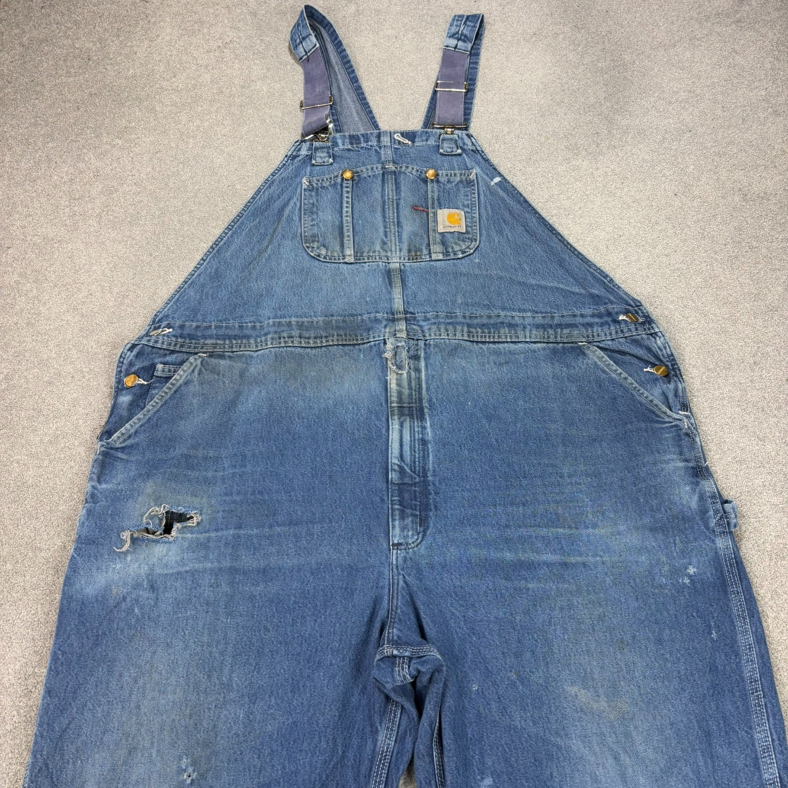 Carhartt peto adulto 48x32 azul mono babero carpintero denim ropa de trabajo ...