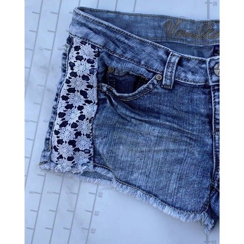 Vanilla Star Jeans Shorts Low Rise Size 5 (29x2) Blue Med Wash Cutoff Denim - Picture 3 of 11