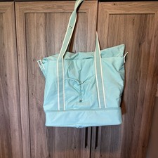 Thirty-One Gifts Deluxe Travel Tote