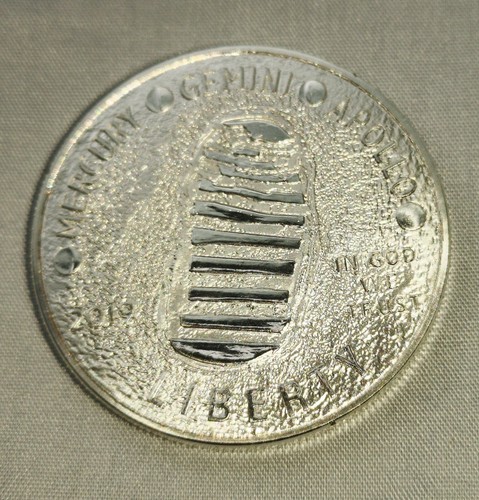 Armstrong NASA Apollo Moon Landing Silver Coin Vintage 1969 Space Rocket Old USA - Picture 18 of 23