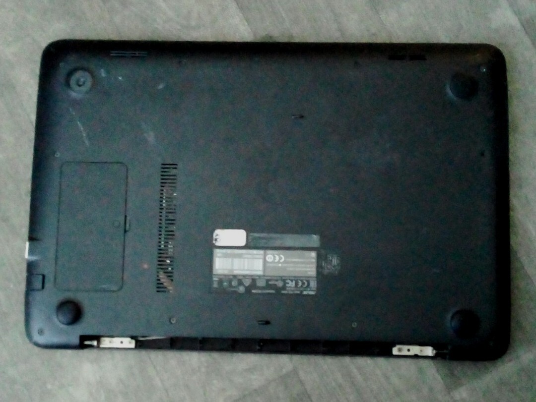 ASUS VivoBook X556U Laptop: 6th Gen. Core i7, 8GB RAM working. needs attention - Picture 5 of 5