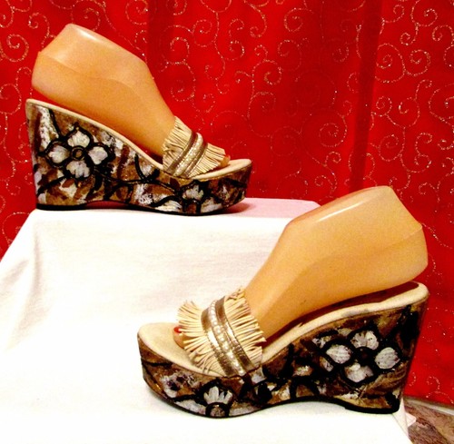 BY ANGELS SZ 8 METALLIC FLORAL OPEN TOE PEARL BEAD EMBELLISHED WEDGE SANDALS/EUC - Picture 4 of 7