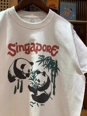 Trendy Singapore Pandas on Bamboo OG Chinese Design T-shirt;90's Vintage-Style;M
