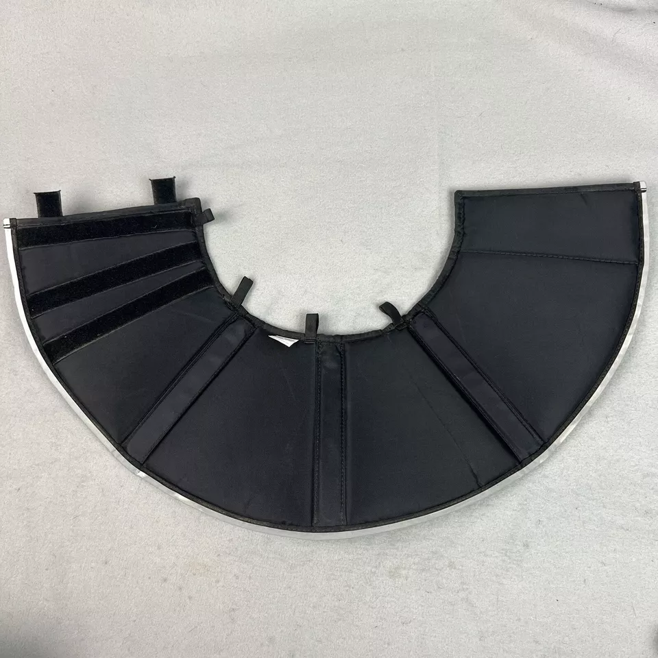 Cuello E The Comfy Cone Recovery Cuello Suave Las Cuatro Patas Negro Mediano 8" Foto 4 de 4