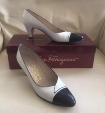 VINTAGE WOMENS SALVATORE FERRAGAMO WHITE NAVY LEATHER PUMPS 7AAAA