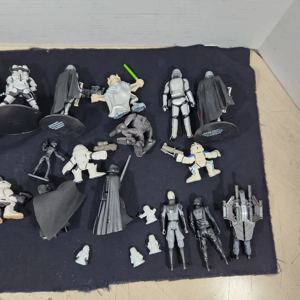 Lote misto de 22 bonecos de leilão de Star Wars Storm Troopers Darth Vader Tie Pilots - Imagem 4 de 4