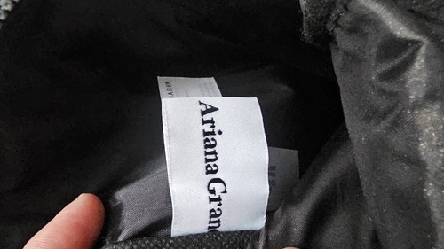 Bolso Bandolera Ariana Grande Sweetener-Negro-Concierto-Tour-Exclusivo de Primark-Lírico - Imagen 3 de 5