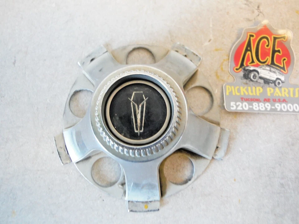 66 1966 Plymouth Barracuda Valant OEM Center Cap 2530340 Foto 3 de 4