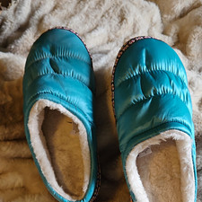 Ariat Women  s US 9 Blue Mule Slip-On Slippers Faux Fur Lined Rubber Sole