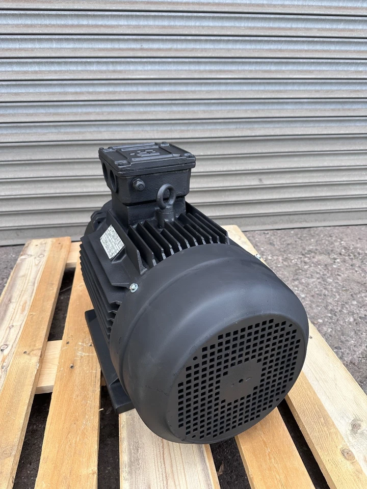 11kW Motor 970RPM 6-Pole 160L Frame B3 Foot AC Electric Motor 400/690v - Image 3 of 4