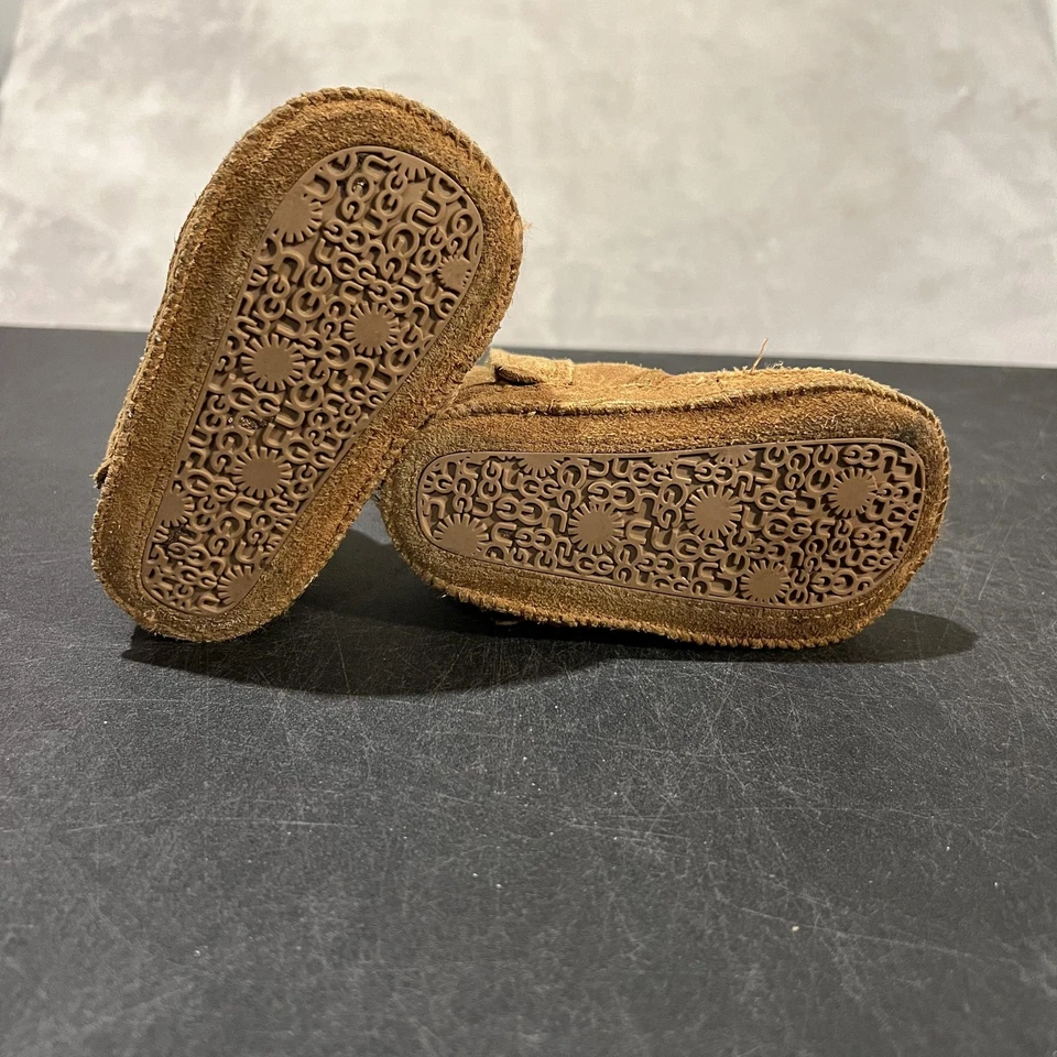 UGG Neumel Boots Infant Size 4/5c Chestnut Suede Shearling Chukka Bootie Crib - Image 4 of 4
