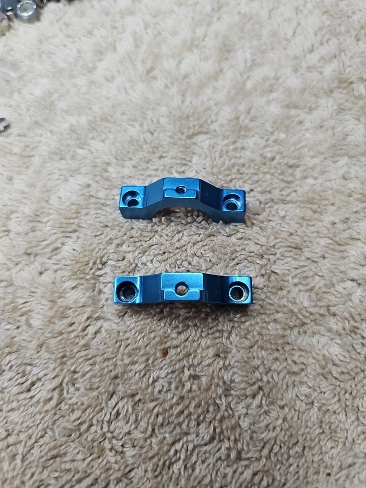 Trinity Rear Body Mounts For Team Losi XXX Buggies Vintage Rare x2 - Image 2 of 4