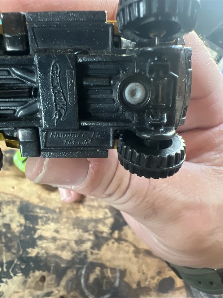 Hot Wheels Hummer H2 SUT from 2008 New Models Gold Variant - Image 4 of 4