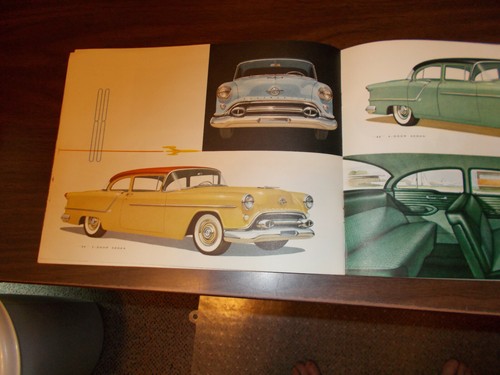 1954 Oldsmobile CANADIAN 32-page Deluxe Sales Catalog - Picture 5 of 6