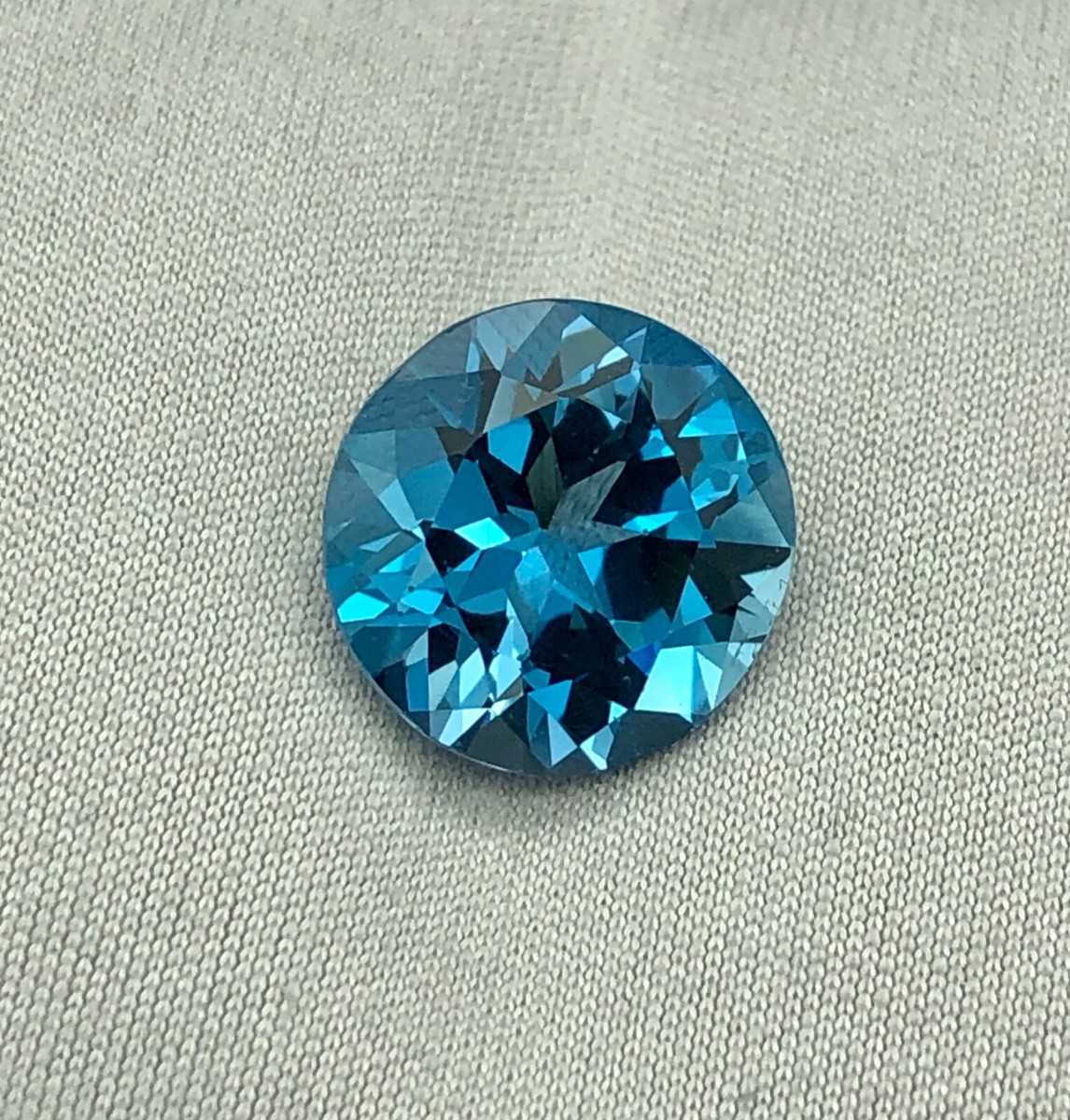Bague en topaze bleue londres à l'aspect moderne et luxueux en argent sterling 9
