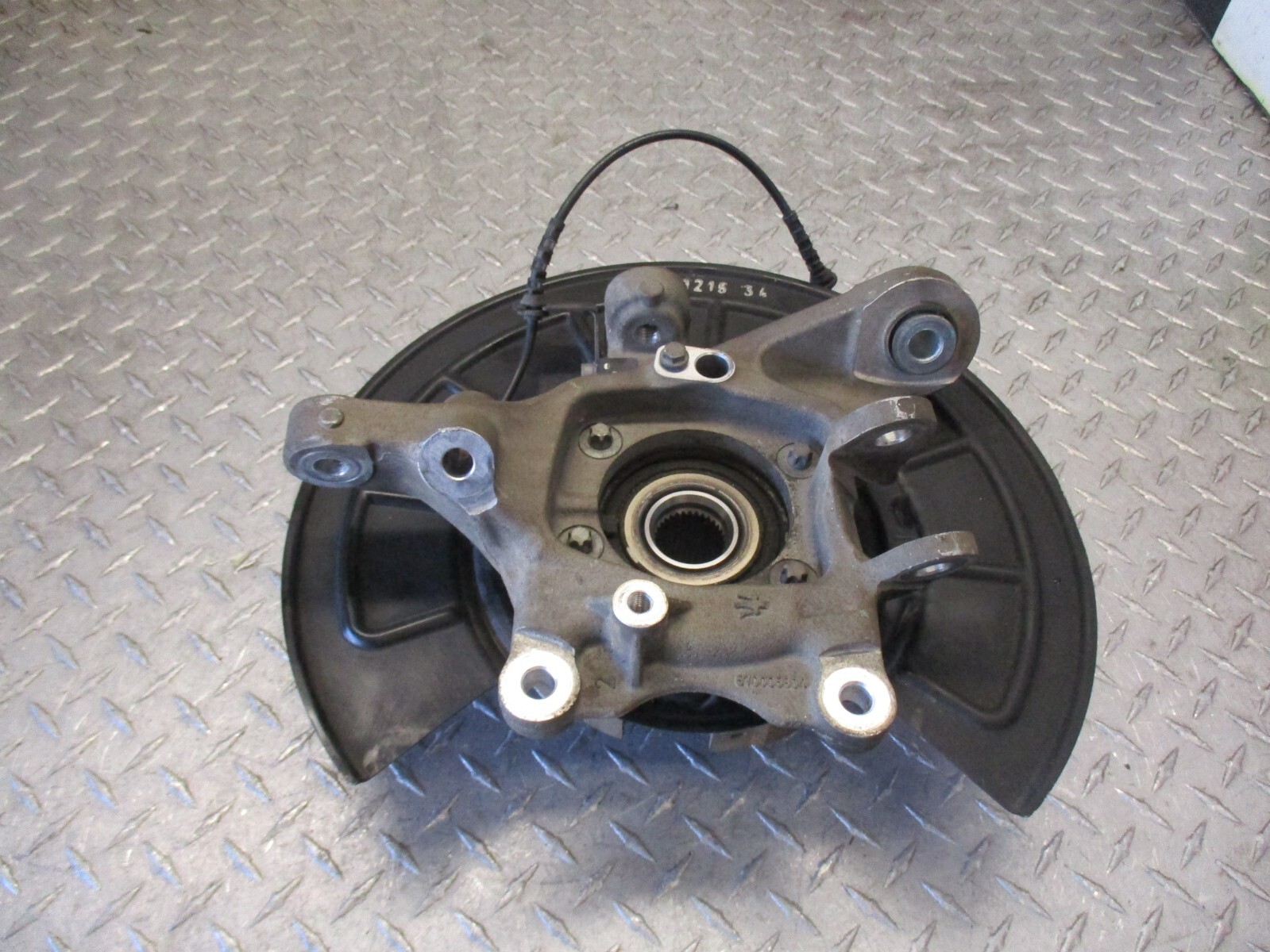 14-17 2017 Maserati Ghibli REAR LEFT DRIVER SPINDLE KNUCKLE 06700037740
