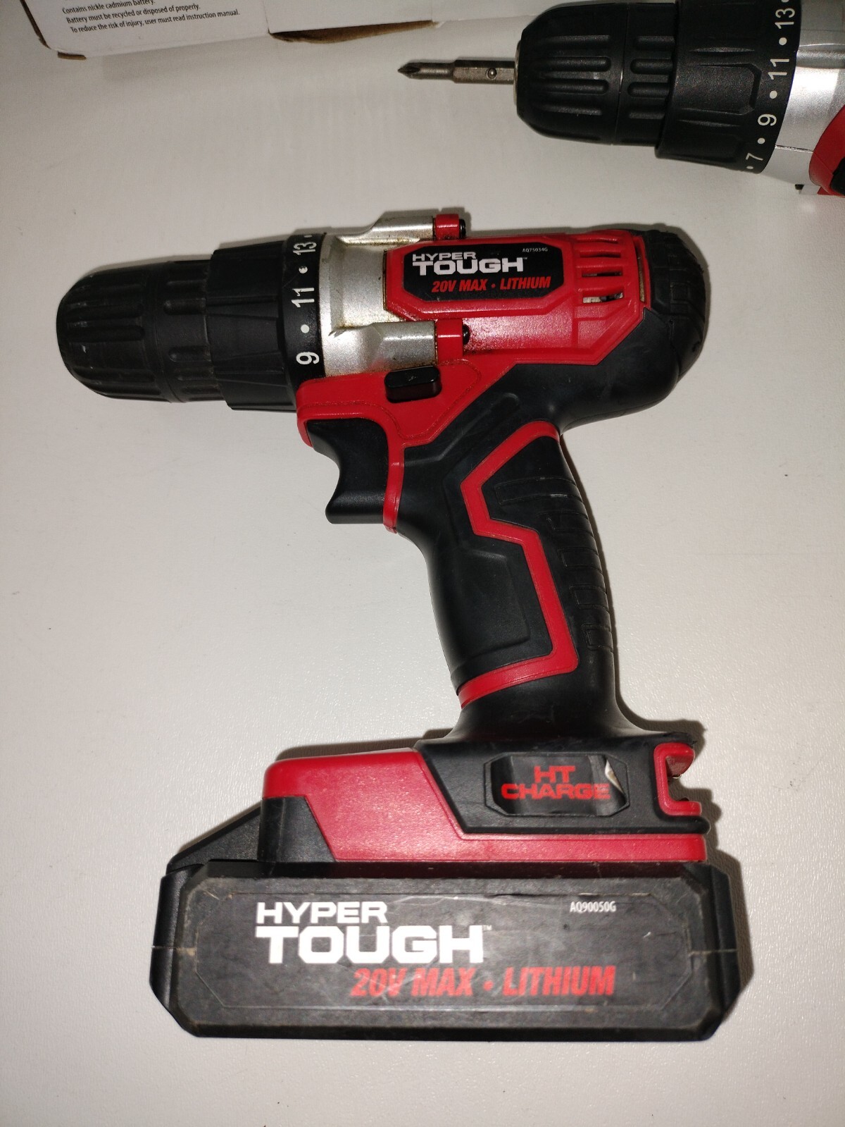 Hyper Tough 2.1 Amp Corded Oscillating MultiTool (New) + two 18V