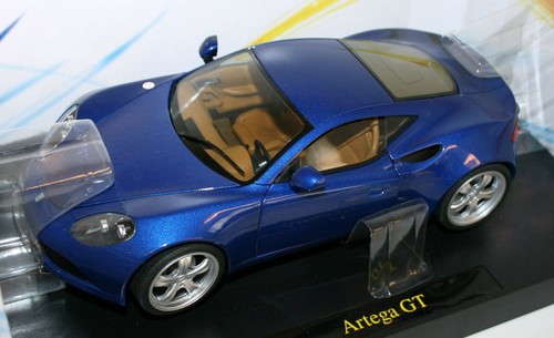 REVELL 1/18 09025 ARTEGA GT BLUE - Picture 2 of 2