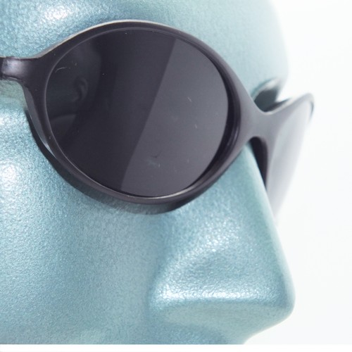 Occhiali da sole Close Fit avvolgenti basso profilo elegante styling montatura nera  - Foto 1 di 4