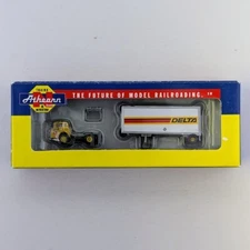 Athearn 10805 N Scale Delta Ford 'C' & 28' Wedge Trailer