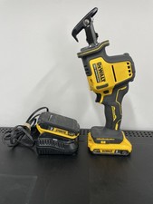 DEWALT DCS369 WITH BATTERY AND CHARGER (B08002083)