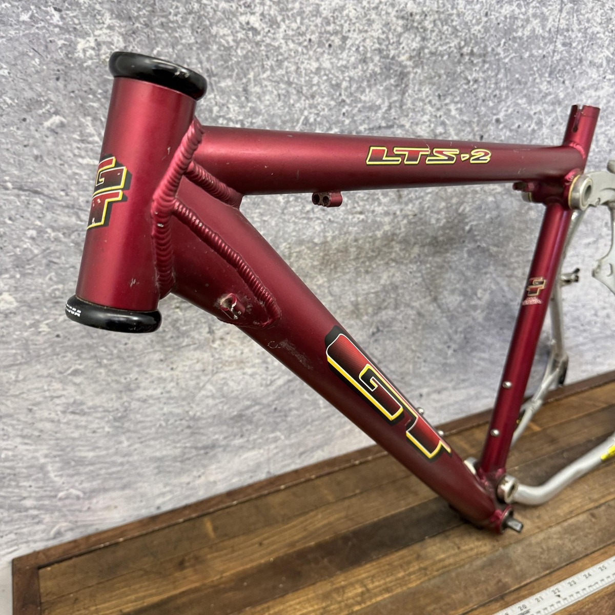 Vintage GT LTS-2 Full Suspension MTB Frame 18in Red 26in 135mm