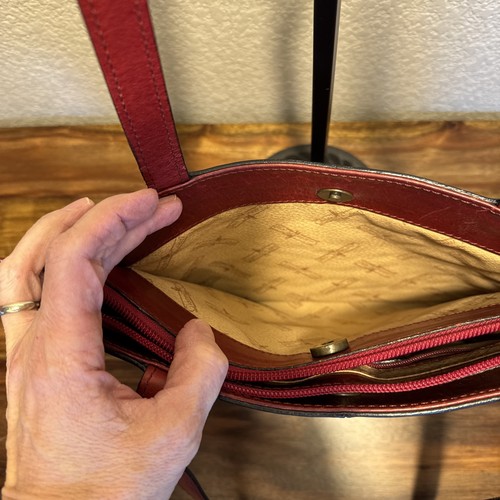 Vintage Gianni Conti Lipstick Red Leather Shoulder Bag With Tan Leather Lining - Picture 4 of 16