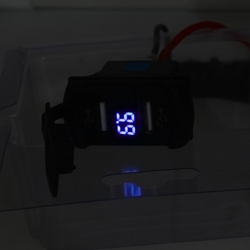 12-24 V Motorradauto-Boat USB Power Socket Plug-Outlet mit Voltmeter (blau) - 第 2/12 張圖片