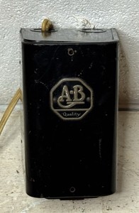 Antique Vintage A-B Allen Bradley Control Relay Box Amphenol 146-103 Socket