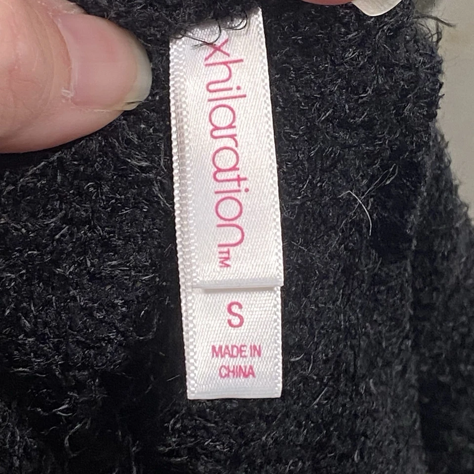 Cárdigan Xhilaration para mujer talla pequeña manga larga frente abierto negro imitación piel Foto 3 de 4