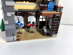 LEGO Christmas: Winter Toy Shop 10249 (2015) LOT B
