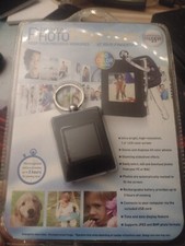 Innovage Digital Photo Keychain Displays 60 Color Photos Rechargeable 8MB NEW