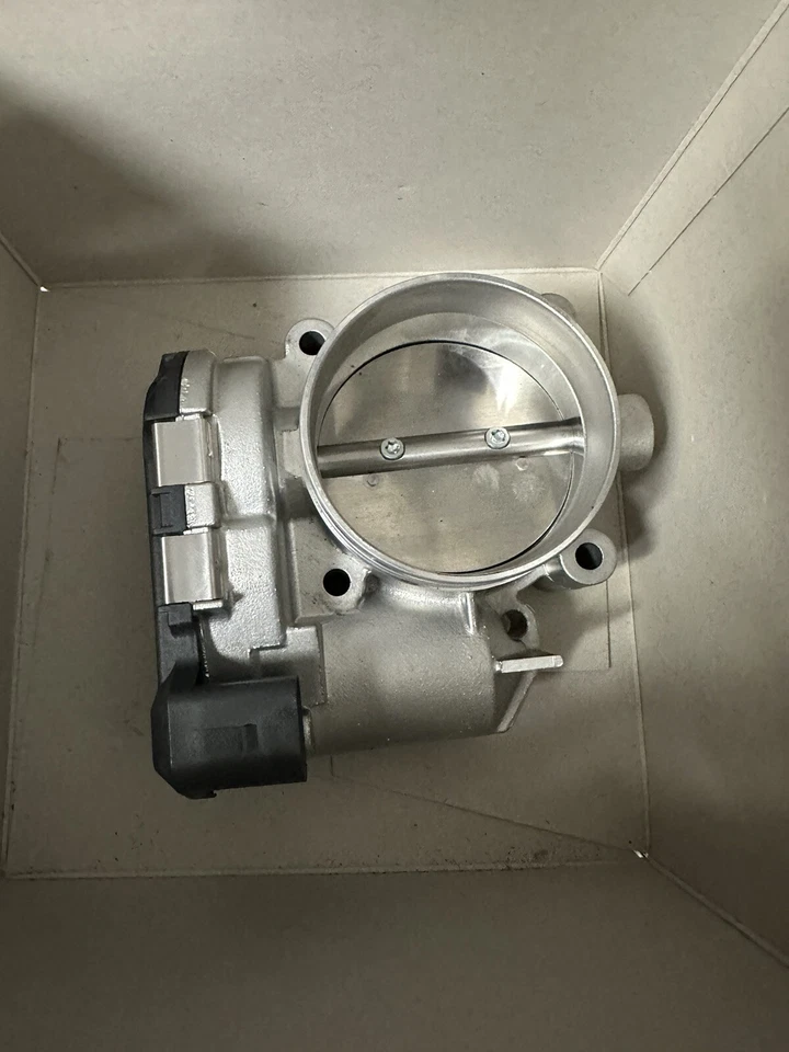 NUEVO Cuerpo de acelerador de inyección de combustible genuino Audi para VW/Audi 079133062C S4 R8 S8 Foto 2 de 4