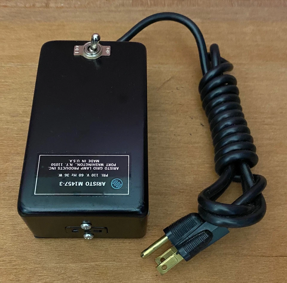 Aristo Grid Lamp Products M1457-3 110V 60Hz 36W Fuente de alimentación. Foto 2 de 3