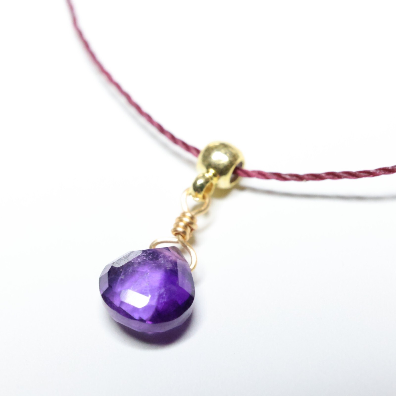 Bracelet améthyste en gold filled et fil ciré, bijou artisanal de haute qualité