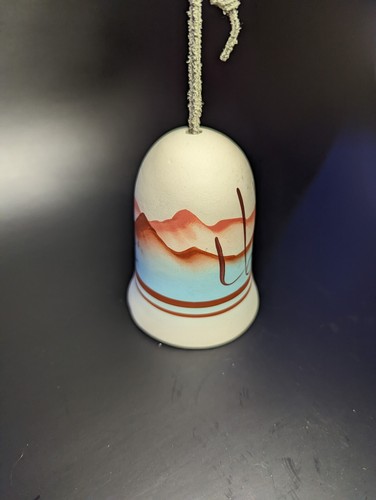 Southwestern Terrakotta Glocke Cowboyhut Klatsche bemalt Wüstenszene signiert - Bild 2 von 8